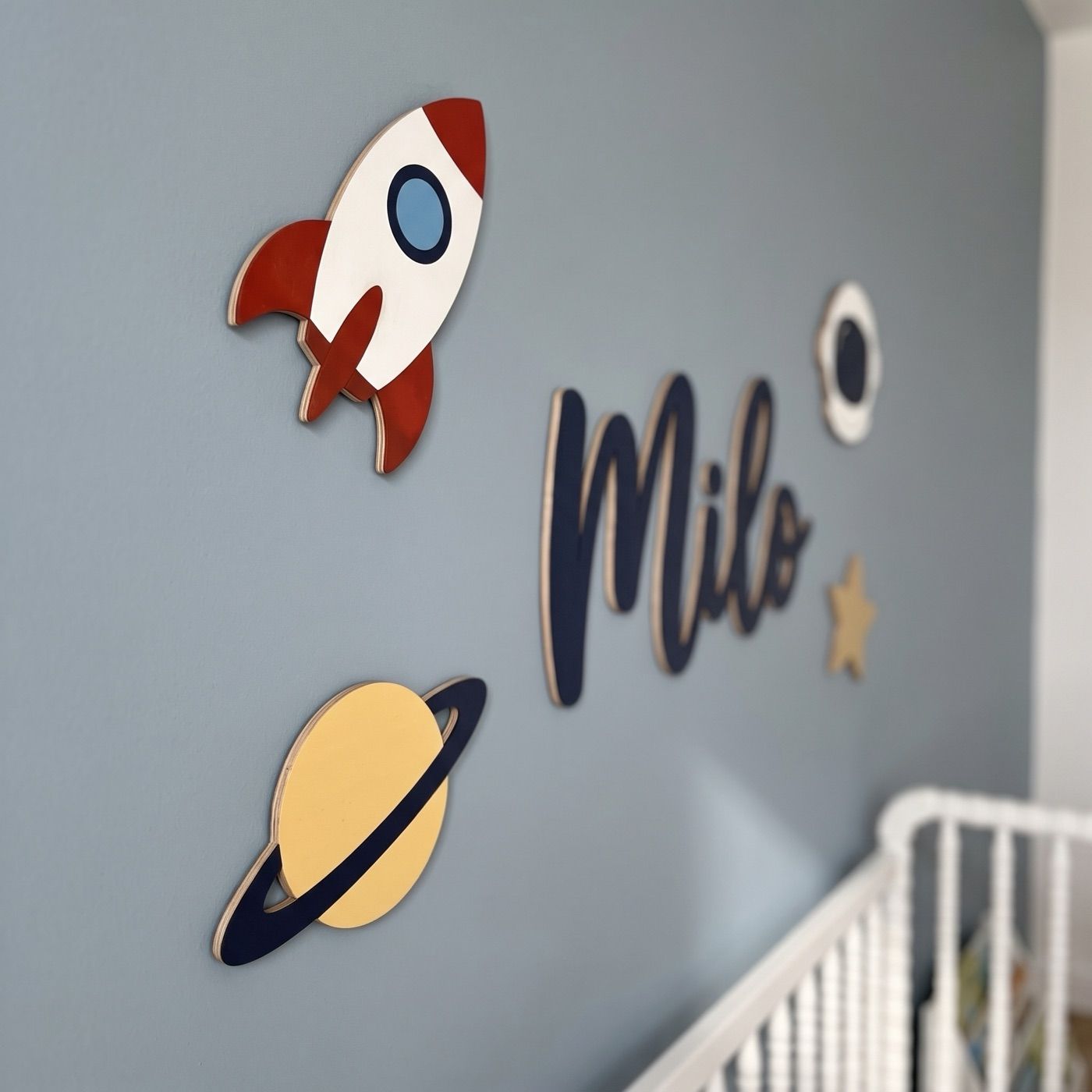 Space sign with the name Milo: side view: thin 4 mm plywood